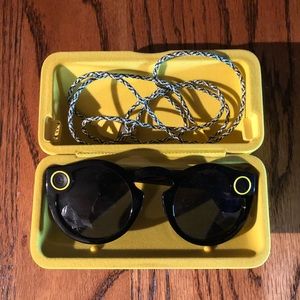 Black Snapchat spectacles with case and cable